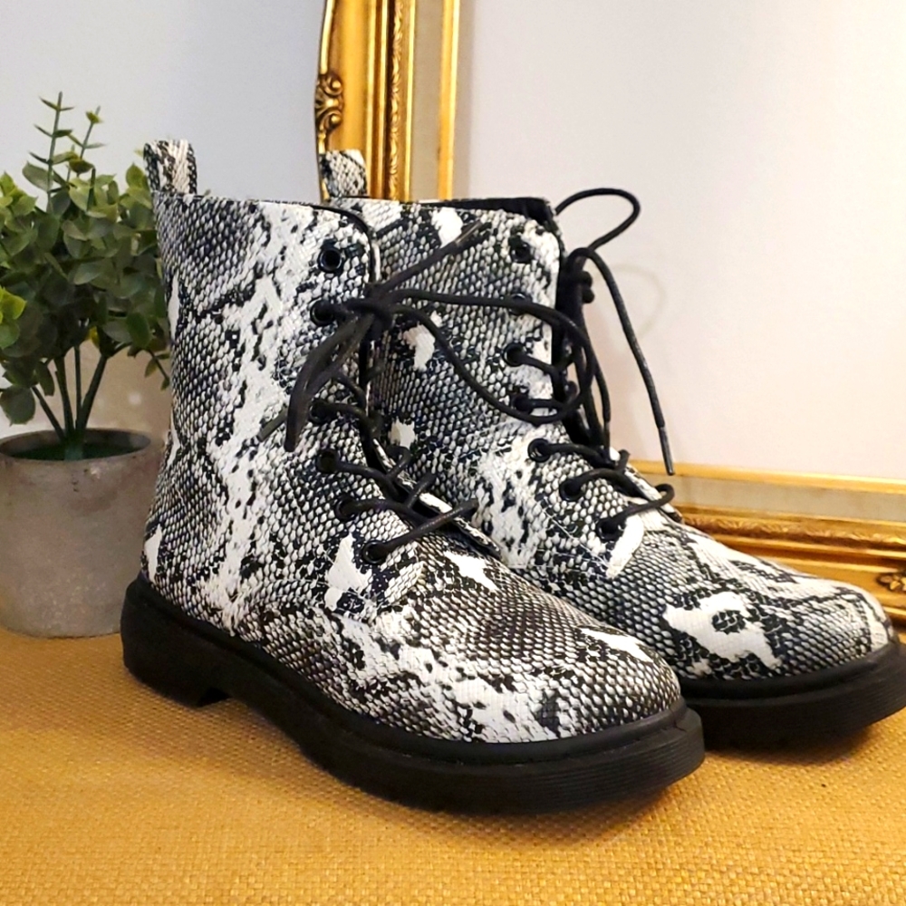 Black and White Snake Print Combat Boots Size 6/36